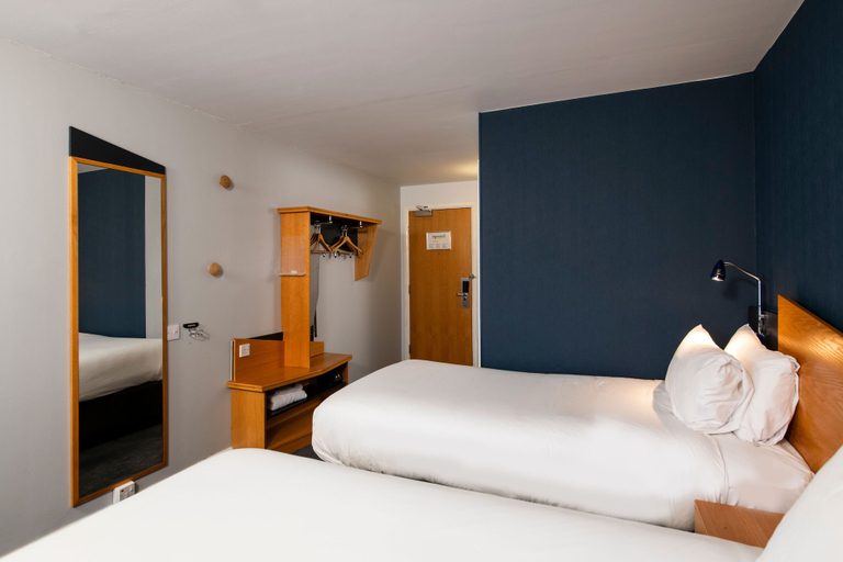 Bedroom 3, Holiday Inn Express PETERBOROUGH by IHG, Peterborough
