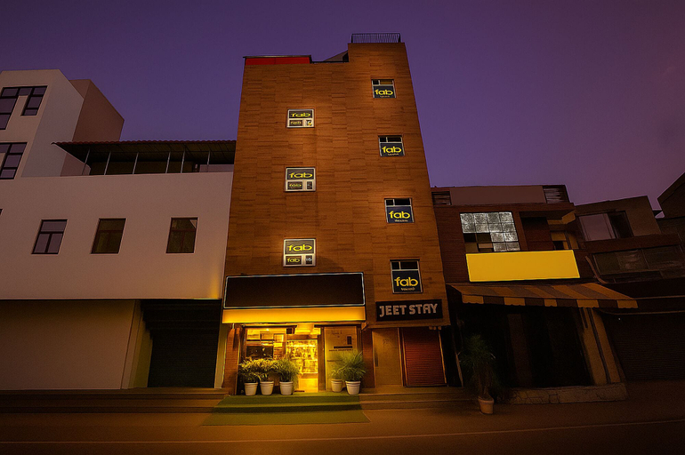 Exterior & Views