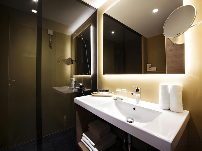 Bathroom 5, Rikli Balance Hotel – Sava Hotels & Resorts, Bled