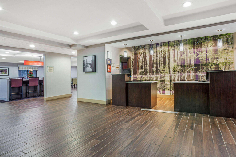 Public Area 2, La Quinta Inn & Suites By Wyndham Plainfield, Windham