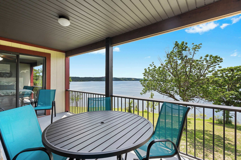 Others 4, Sunset View at Anchors Point Lakefront Stay for 8 w/ Private Balcony, Stone