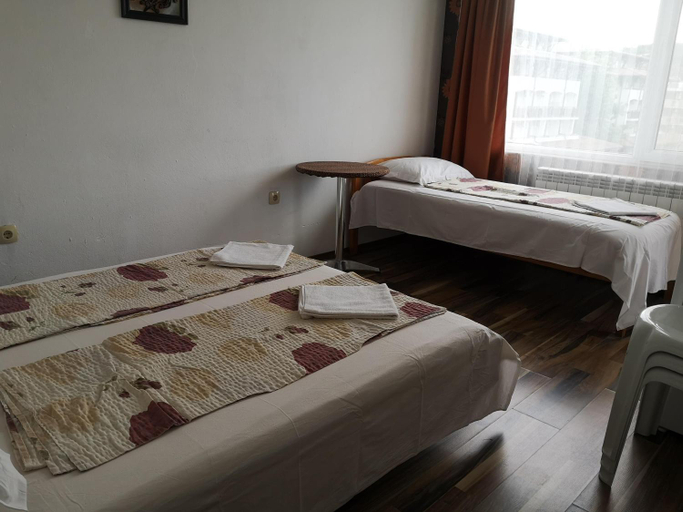Others 5, Rooms Zora, Primorsko