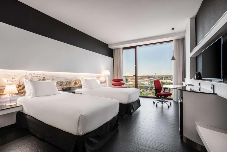 Bedroom 3, Hilton Madrid Airport, Madrid