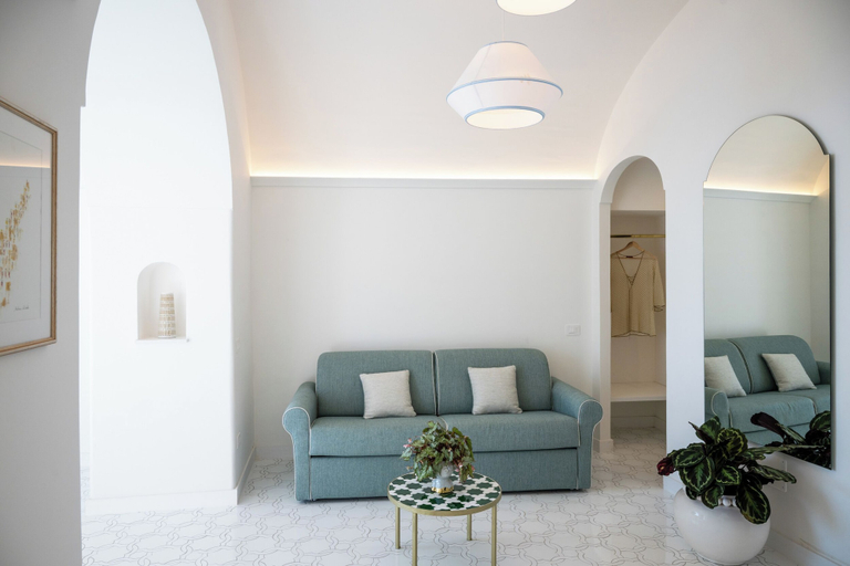 Others 5, Casa Gabriella, Salerno