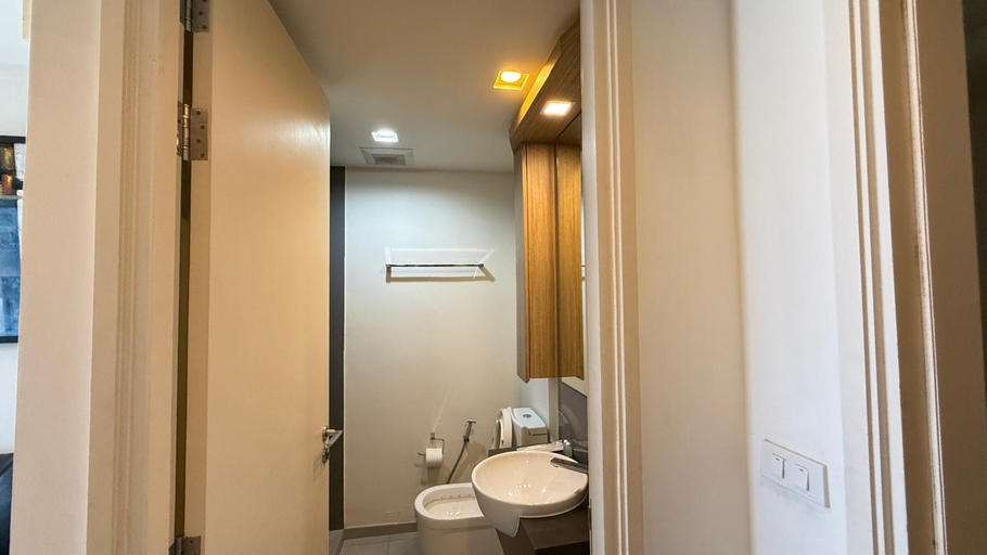Bathroom 4, unixx Seaview Resort, Pattaya