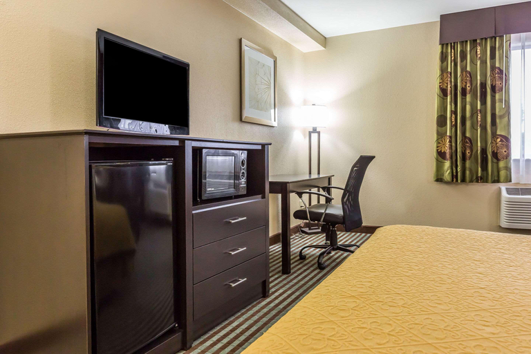 Bedroom 3, Quality Inn Mount Vernon, Il, Jefferson