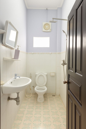 Bathroom 3, PP Guesthouse, Luang Prabang