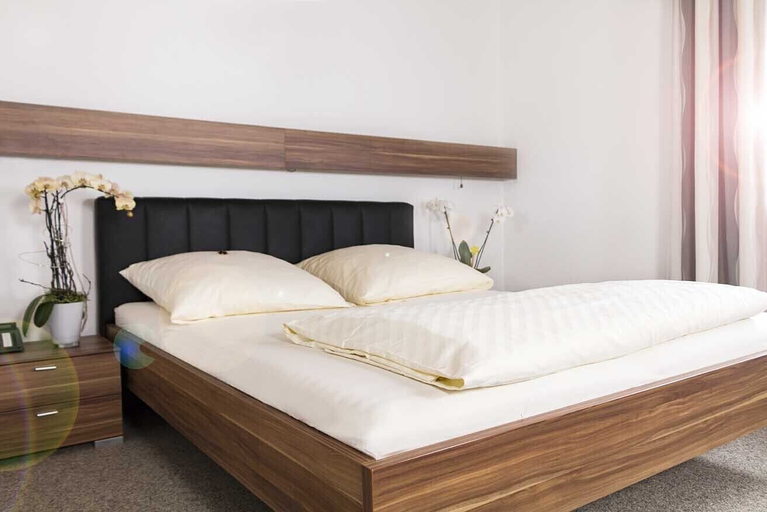 Bedroom 3, Hotel Römerhof, Straubing