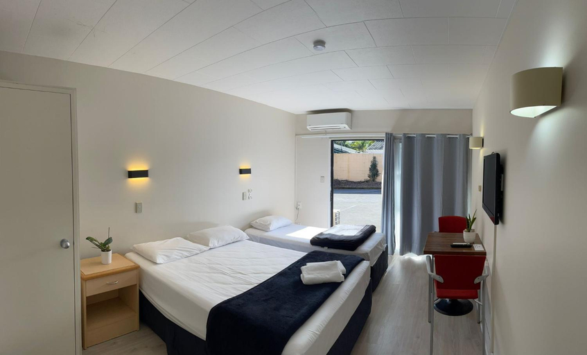 Bedroom 2, Rayland Epsom Motel, Waitakere