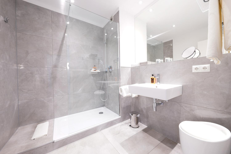 Bathroom 2, Hotel Bayerischer Hof, Bayreuth