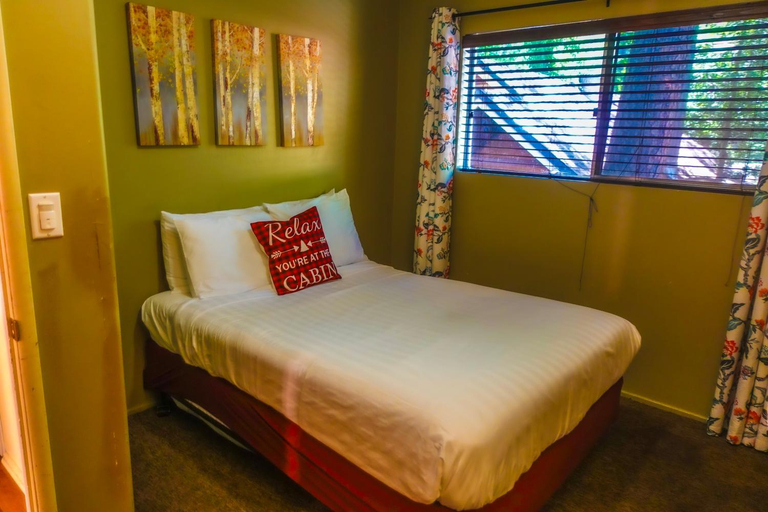 Bedroom 2, Sleepy Hollow Cabins And Hotel, San Bernardino