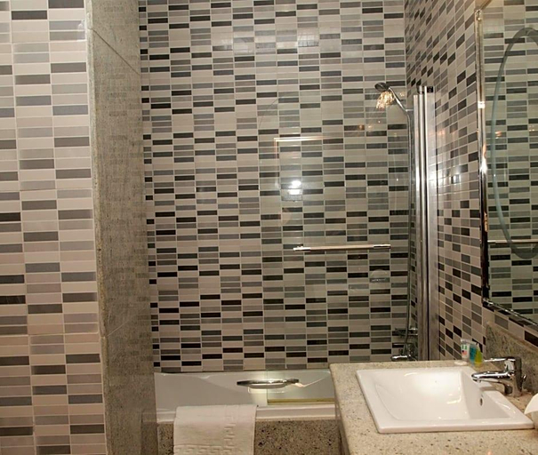 Bathroom 3, Swiss International Mabisel Port Harcourt, Port Harcourt