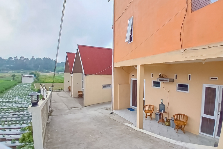 Exterior & Views 4, Danin Villa Syariah Dieng Mitra RedDoorz, Wonosobo