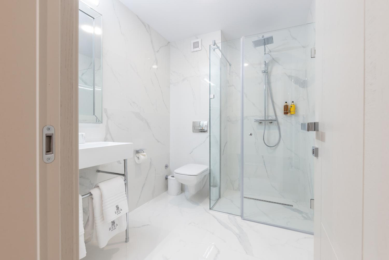Bathroom 3, Reea Boutique Hotel, Targoviste
