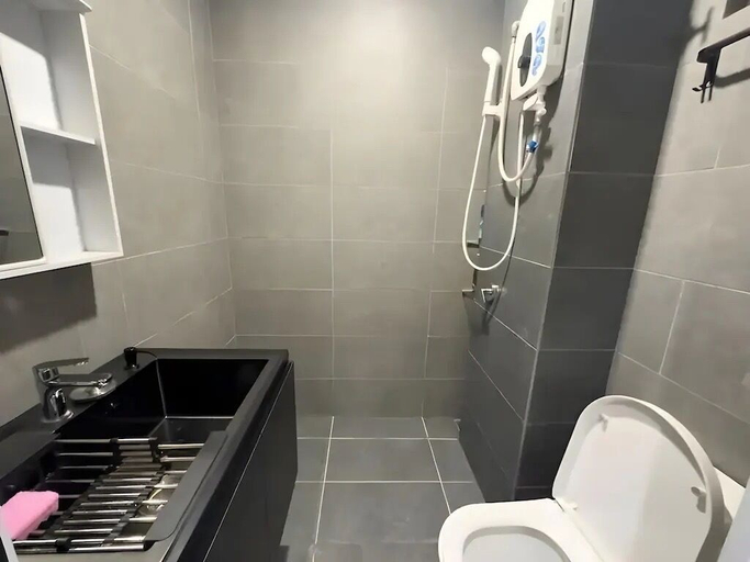 Bathroom 5, Guestonic Neu Suite Cozy Studio, Kuala Lumpur