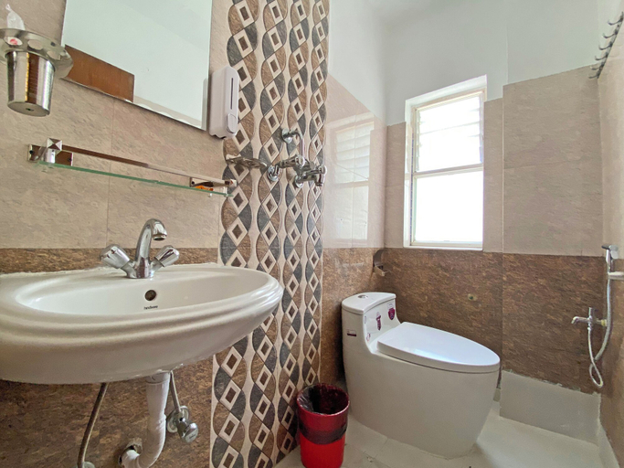 Bathroom 3, Hotel Himalayan BTS, Bagmati