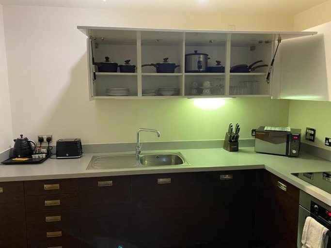 Others 2, KCS Birmingham City Apartment with Balcony, Birmingham
