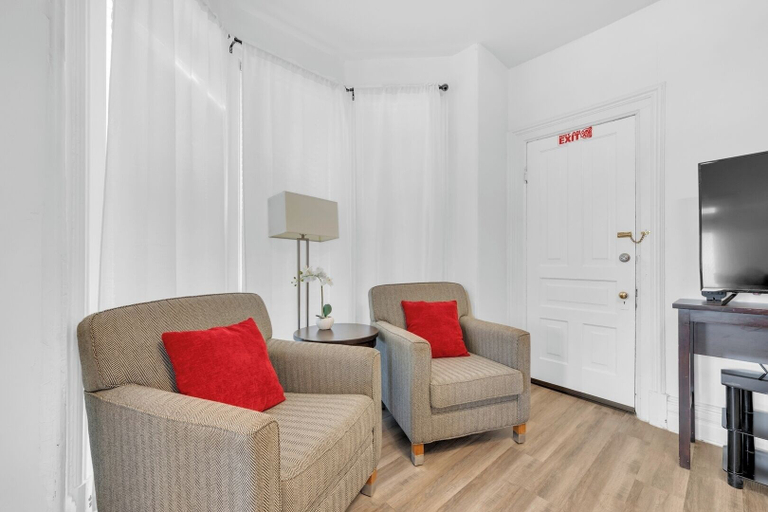 Floor plan 4, Spacious 3BR Detroit Apt Sleeps 7 + Wifi, Wayne
