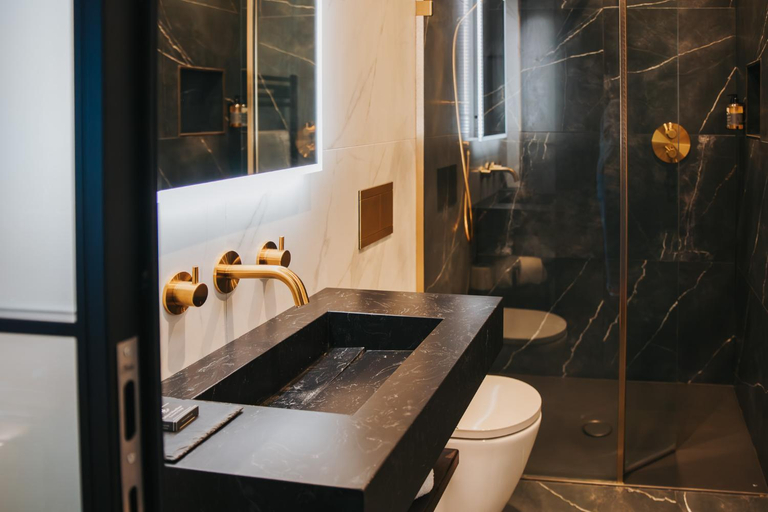 Bathroom, Y Seler, Ceredigion