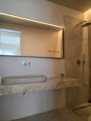 Bathroom 3, Sondor Hotel, Sarandës
