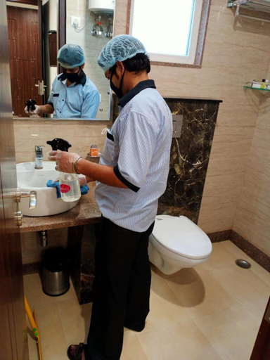 Bathroom 4, Lemon Green Inn, Delhi