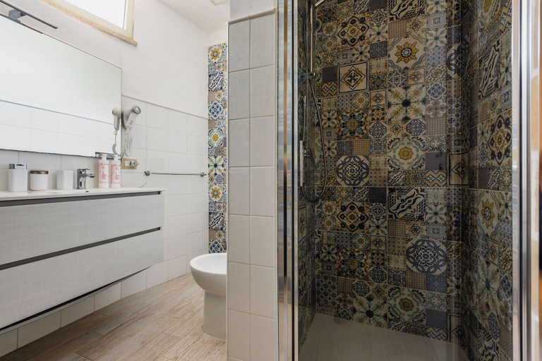 Bathroom 4, Il Cancello sul Mare by Wonderful Italy, Syracuse