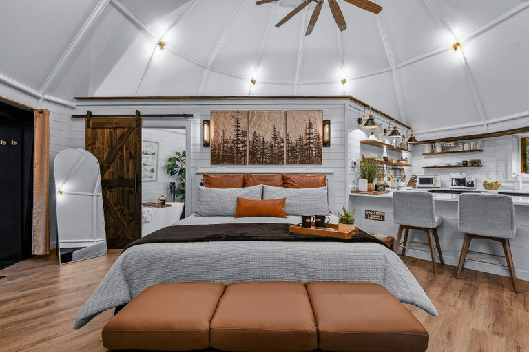 Others 3, Dream Catcher 1 Bedroom Home by RedAwning, Blount