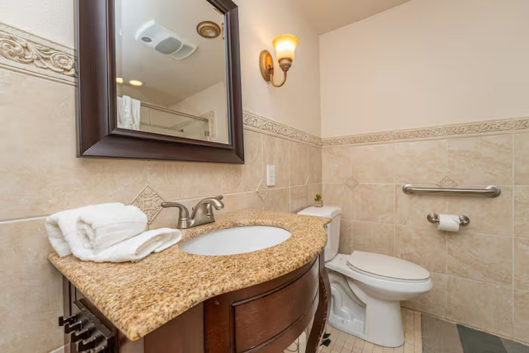 Bathroom 4, Mercer Island Escape Luxury Stay, King