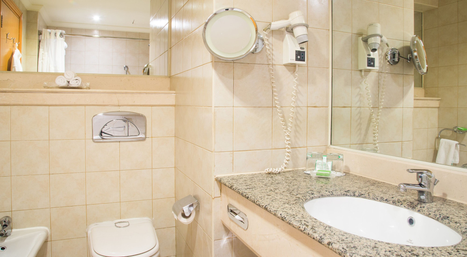 Bathroom 2, Holiday Inn CAIRO - CITYSTARS by IHG, Nasr City 1