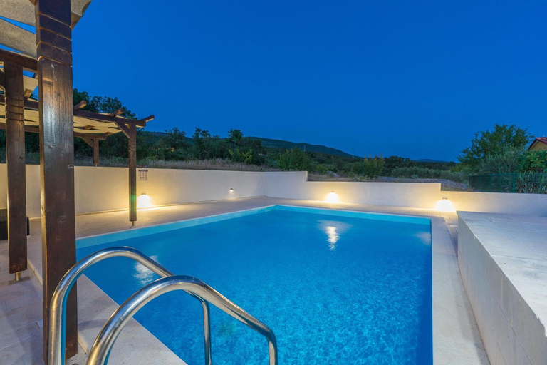 Sport & Beauty 2, Villa Camellia - Two Bedroom Villa with swimming pool, Obrovac