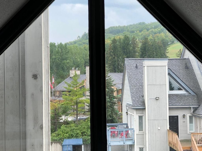 Others 3, Artistic Hillside Loft, Grey