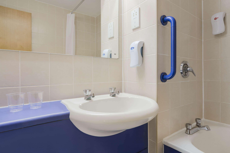 Bathroom 4, Days Inn by Wyndham Magor, Monmouthshire