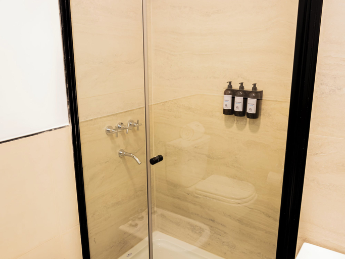 Bathroom 4, Joy Tower by FMA Coliving, Capital