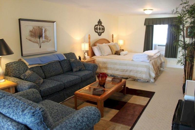 Bedroom 3, Saint Andrews Inn & Suites, Charlotte