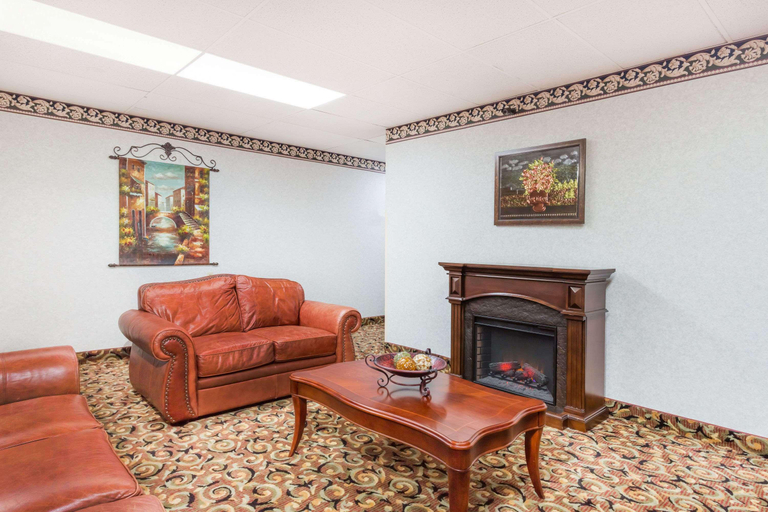 Public Area 2, Days Inn by Wyndham Staunton, Augusta