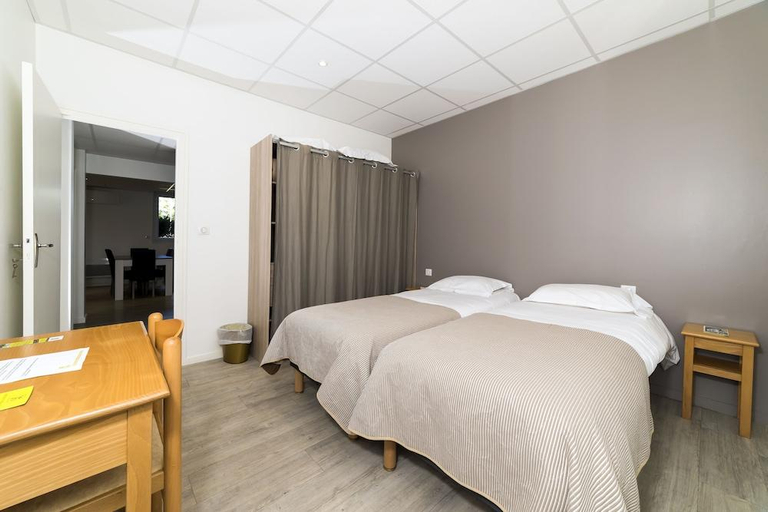 Bedroom 3, Logis Hotel Le Relais, Landes