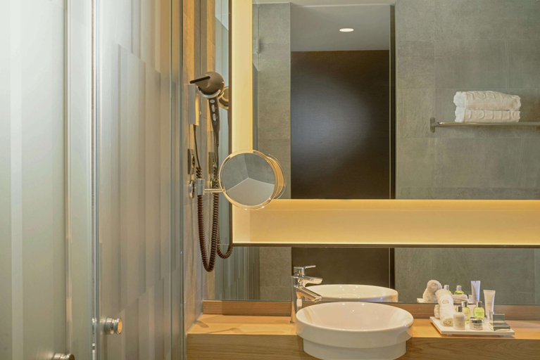 Bathroom 5, NH Collection Madrid Suecia, Madrid