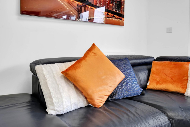 Others 5, Three  Bedroom and 2 Bathroom House with Balcony, Windsor and Maidenhead