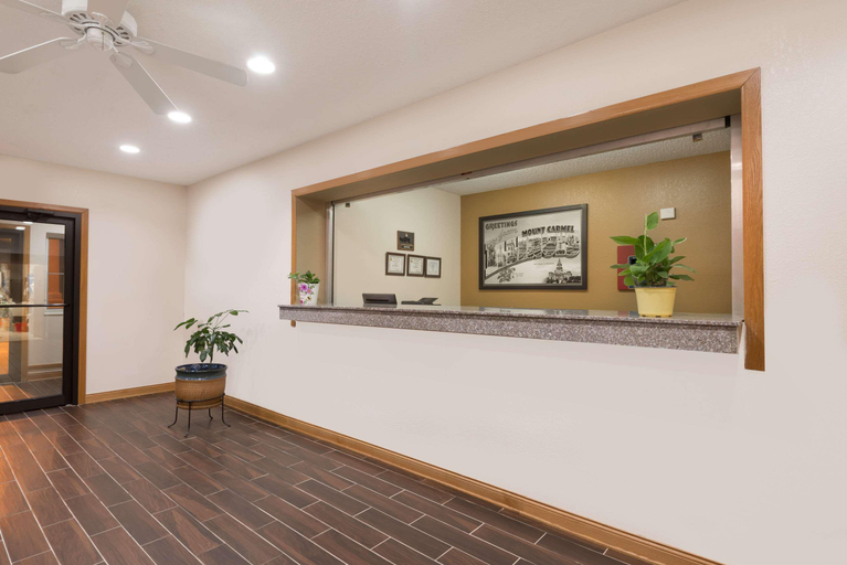 Public Area 2, Super 8 by Wyndham Mt. Carmel IL, Wabash