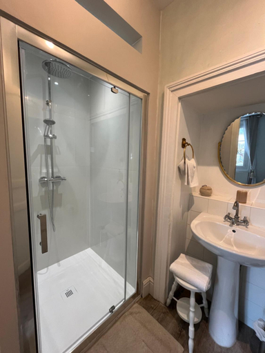 Bathroom 3, Villa Medicis, Dordogne