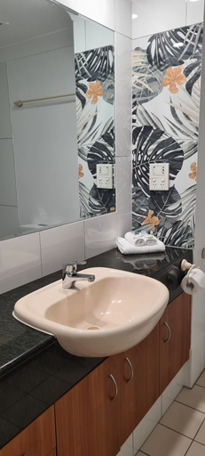 Bathroom 4, Waterfront Terraces, Cairns