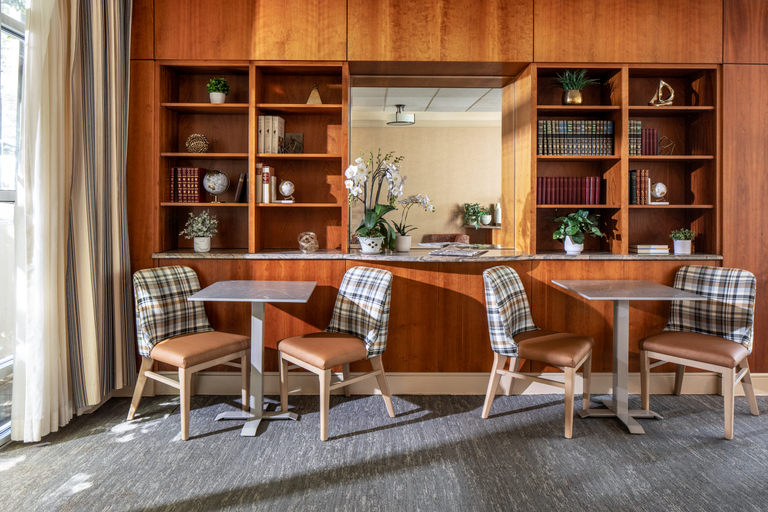 Food & Drinks 5, Park Lane Suites & Inn, Multnomah