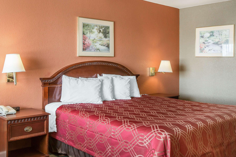 Bedroom 3, Econo Lodge Thomaston Area, Upson