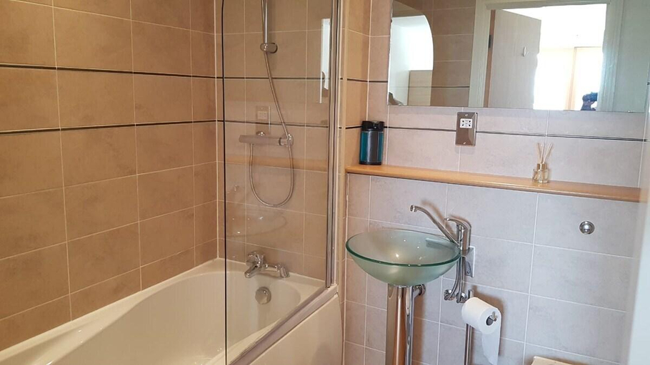 Others 3, KCS Birmingham City Apartment with Balcony, Birmingham
