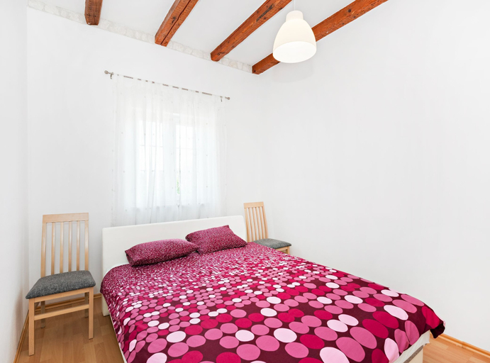 Others 1, Vila Nira Radonić, Unešić