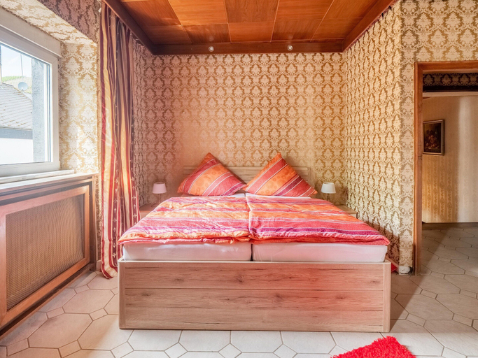 Room 2, Cheerful Holiday Home in Kinheim With Mountain Views, Bernkastel-Wittlich