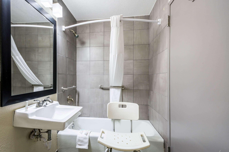 Bathroom, Baymont By Wyndham Oklahoma City Bricktown, Oklahoma