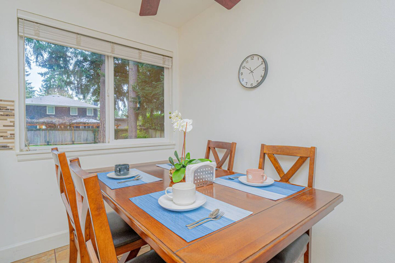 Others 5, Mercer Island Escape Luxury Stay, King