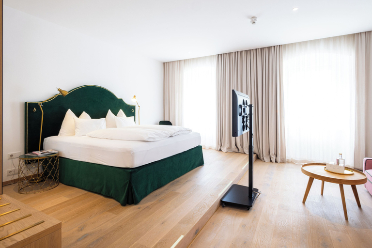 Bedroom 3, Boutique Hotel Zum Goldenen Hirschen, Gmunden