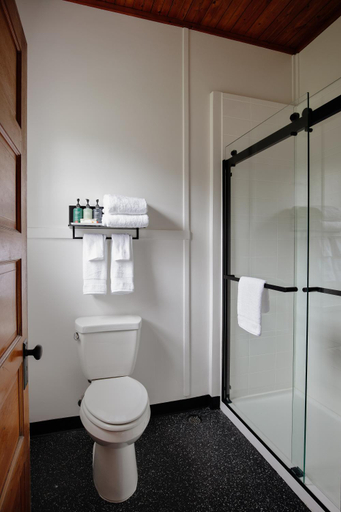 Bathroom 2, LOGE Glacier, Flathead